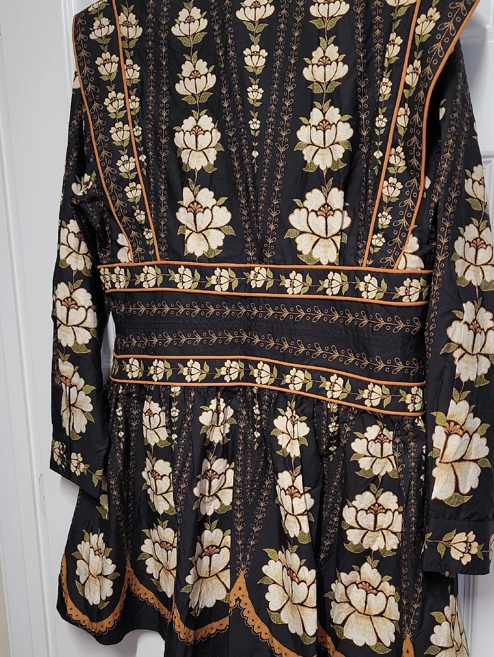FARM Rio Black and Cream Floral Long-Sleeve Dress - Picture 11 of 12